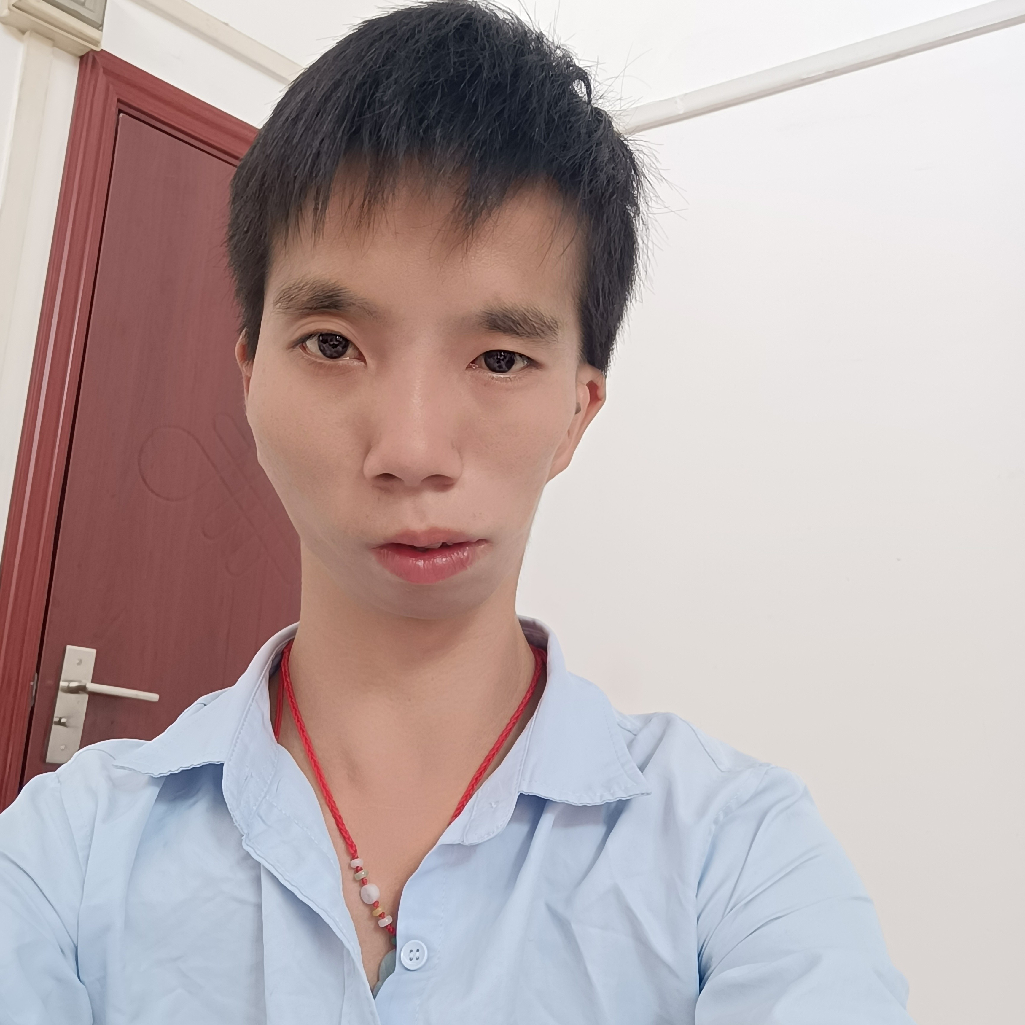 儒雅方霓裳的照片