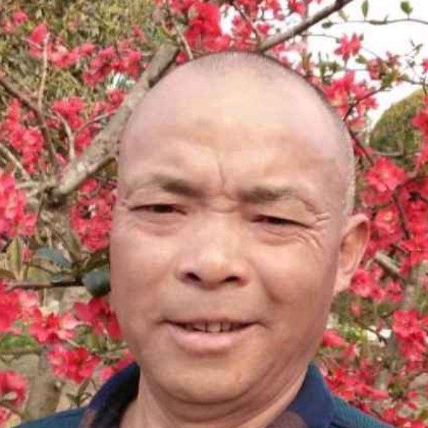 清脆保卫帅哥的照片