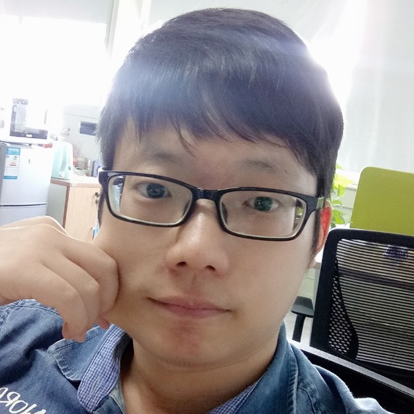 一个爱看书的人的照片