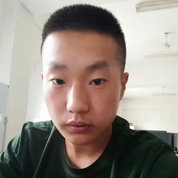 俊逸镜的照片
