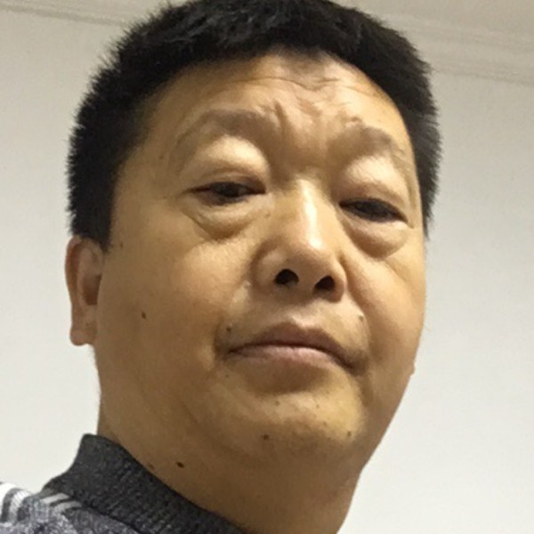 爱猫的男人的照片