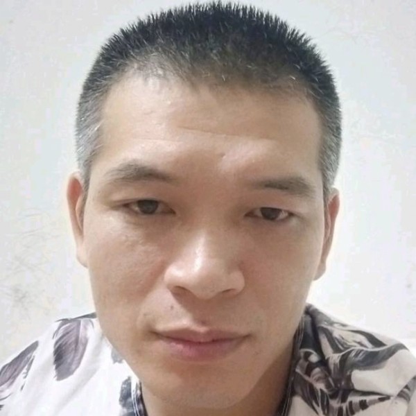 路人用不解的的照片