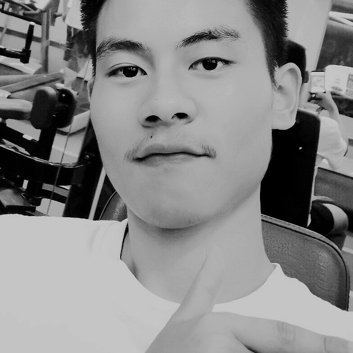 冷静浅吻路灯的照片