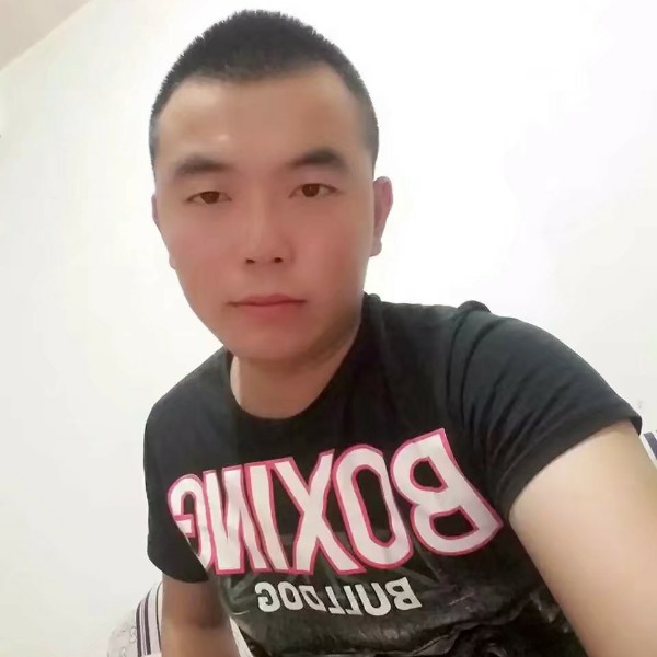 眯眯眼拿兮颜的照片