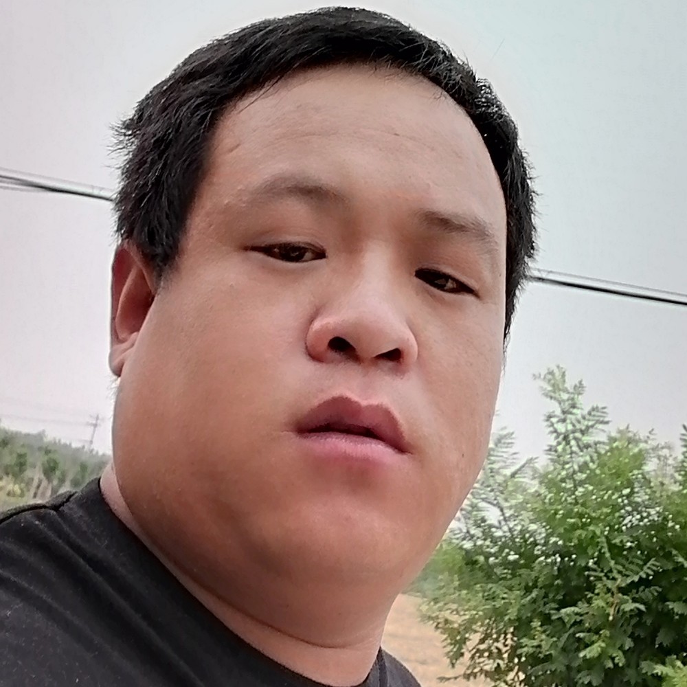 豆芽挽手着急的照片