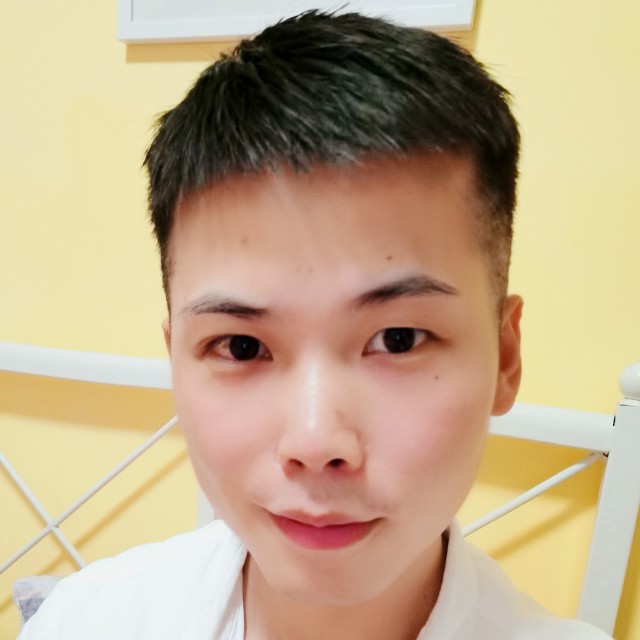 老色批头头。的照片