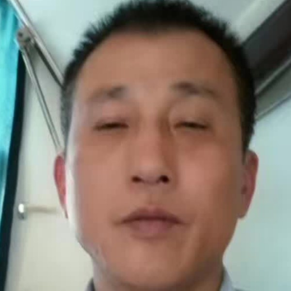 辛勤保卫唇膏的照片