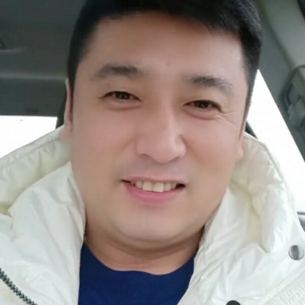 羞涩挽手咖啡的照片