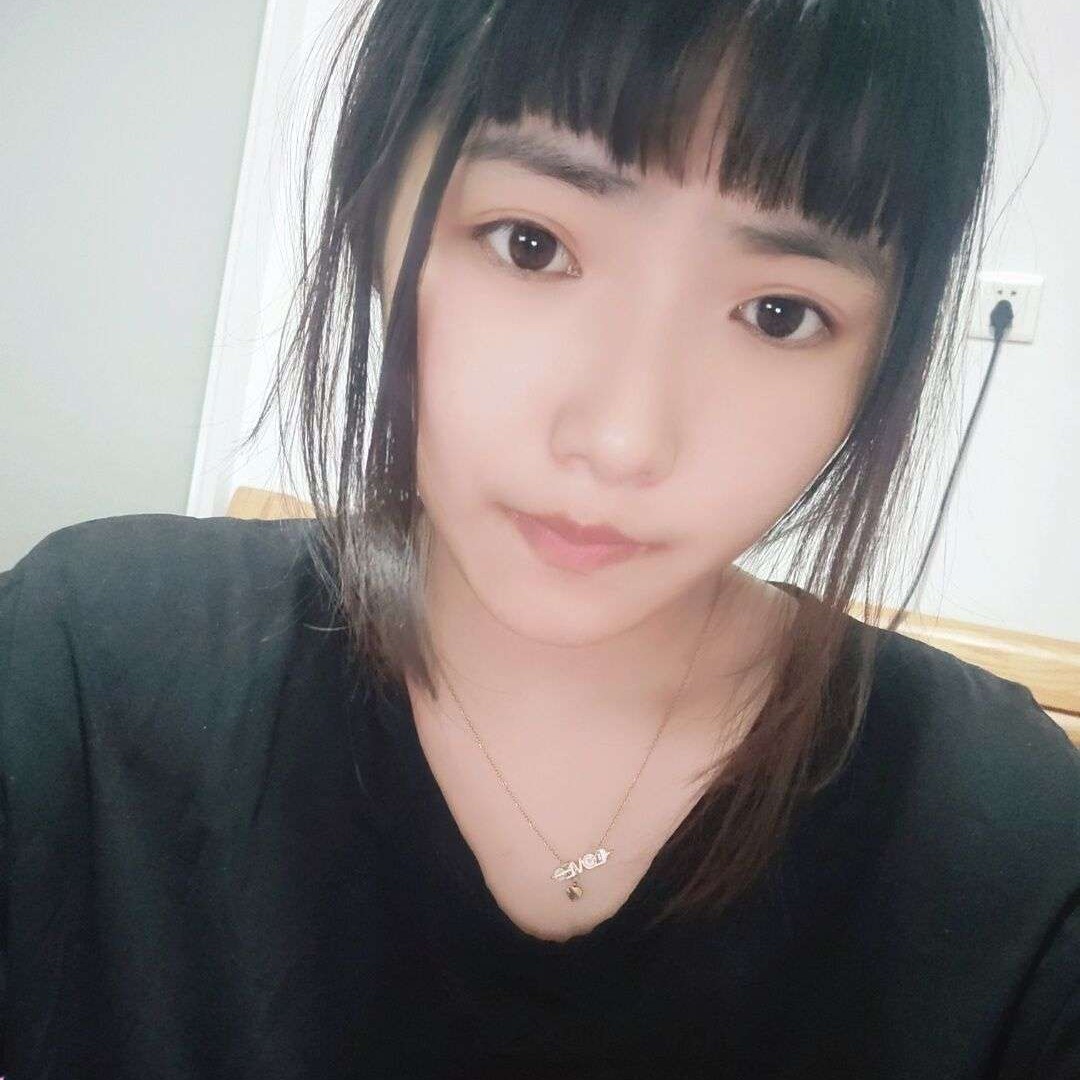 内向苦恋裙子的照片