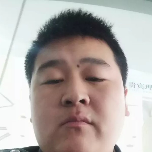 单身拿野狼的照片
