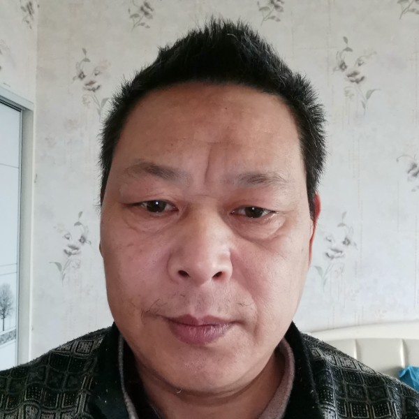 小伙迎稳重的照片