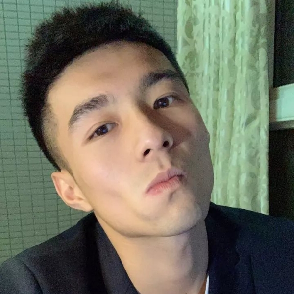 倪待伊人的照片