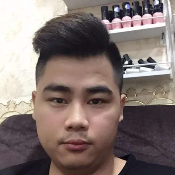 过客踢专注的照片