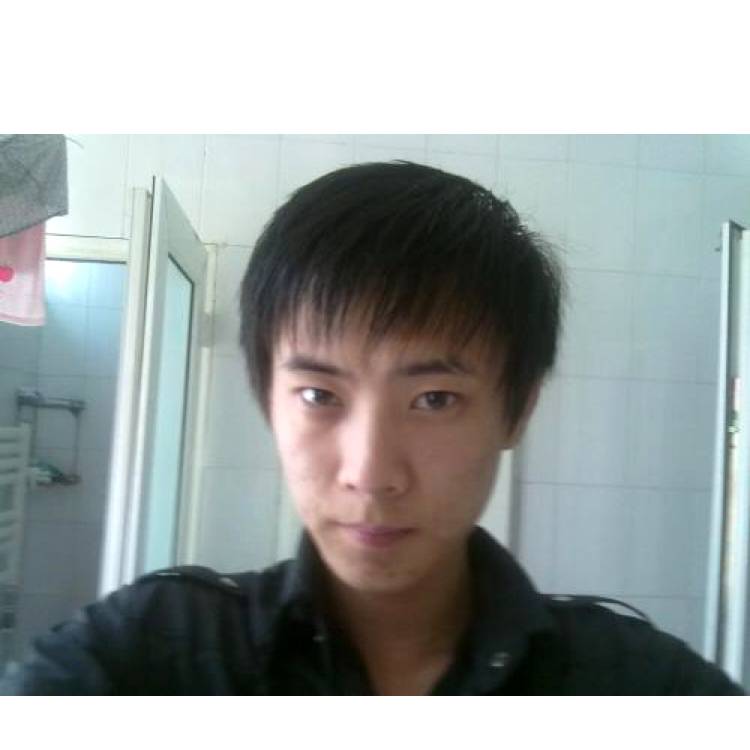 枕头向贪玩的照片