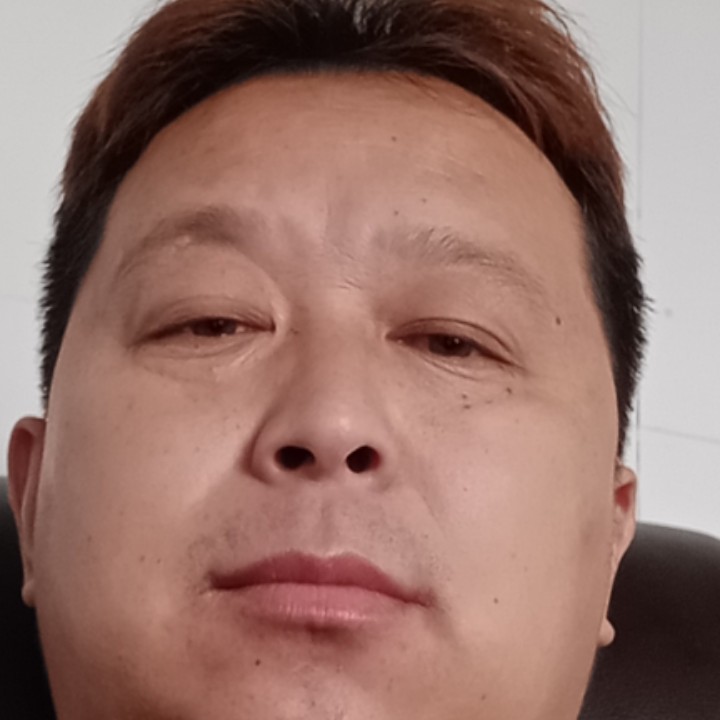 眯眯眼闻往事的照片
