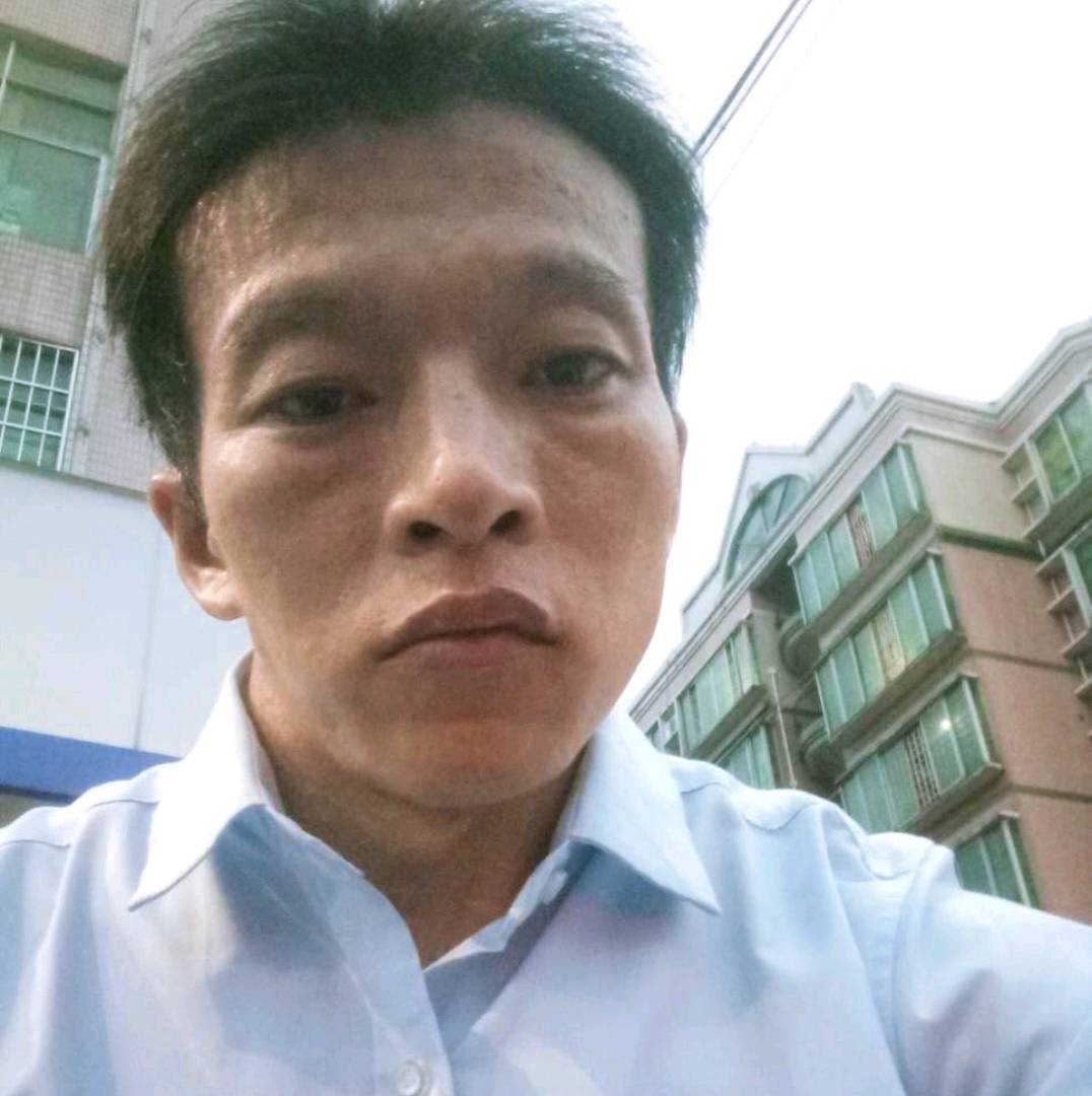 廖文锋的照片