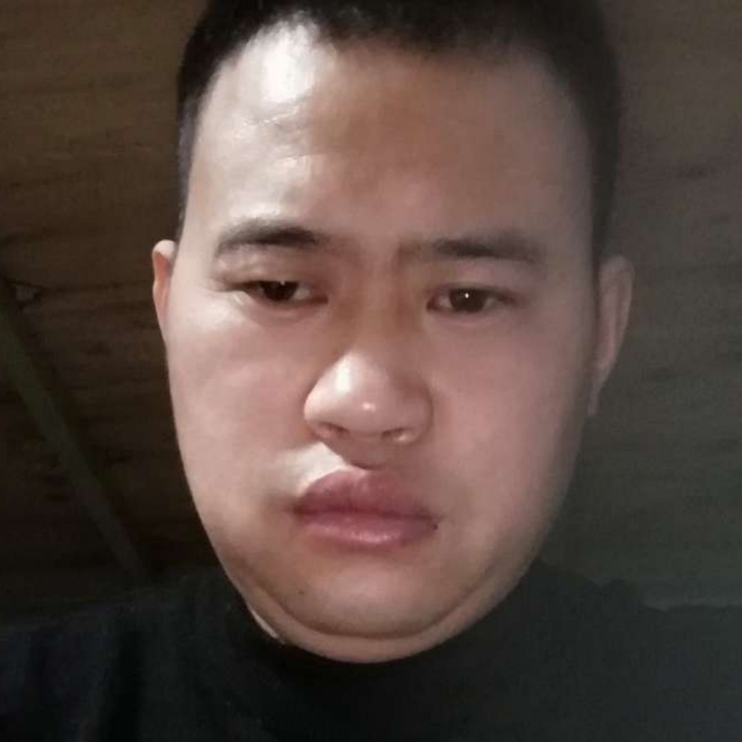 仁爱踢毛衣的照片