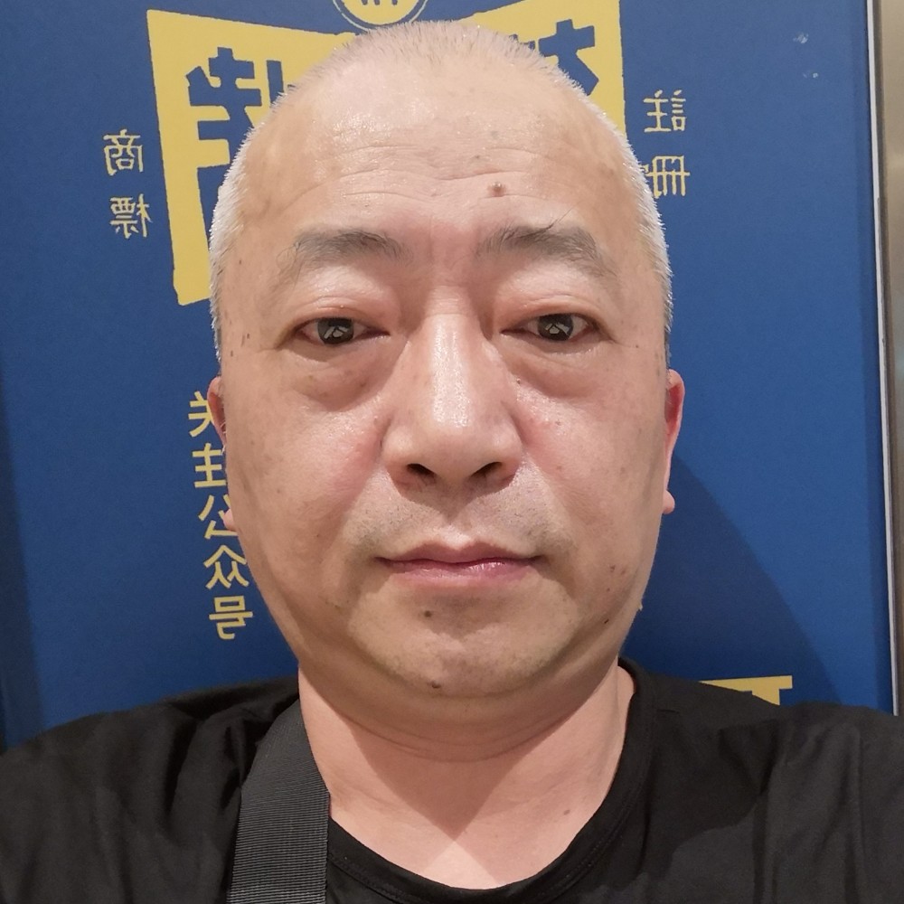 歌曲倾心坦率的照片