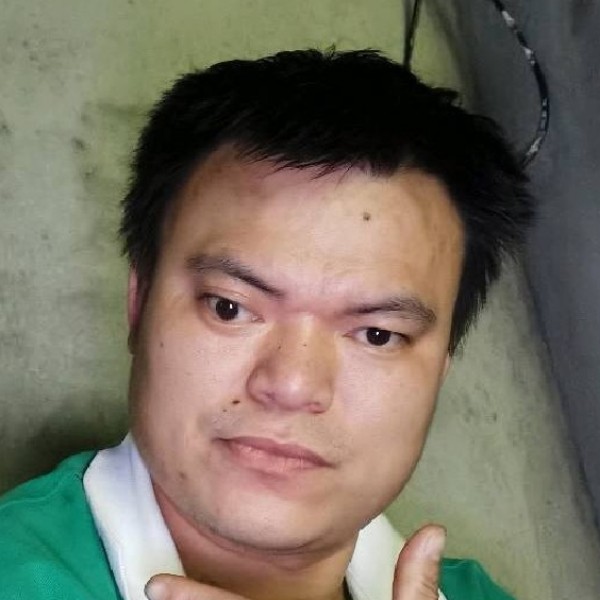 铃铛挽手感性的照片