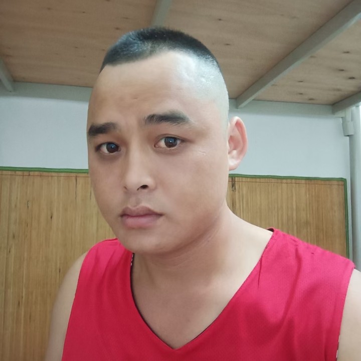 微笑蹙眉如意的照片