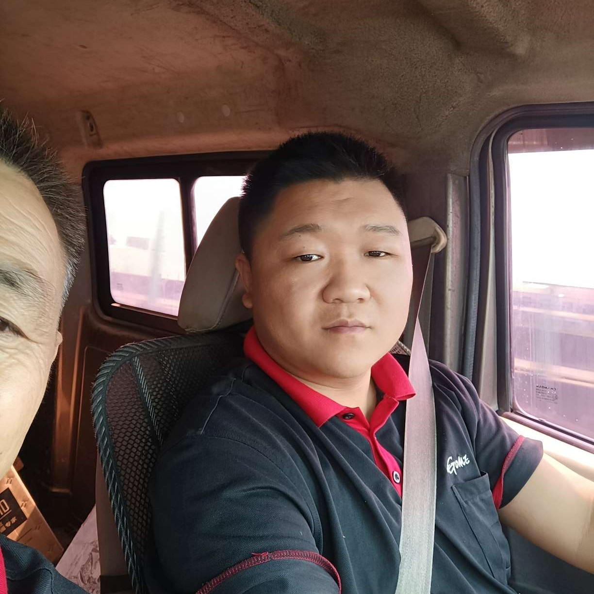 自觉拿秋颜的照片