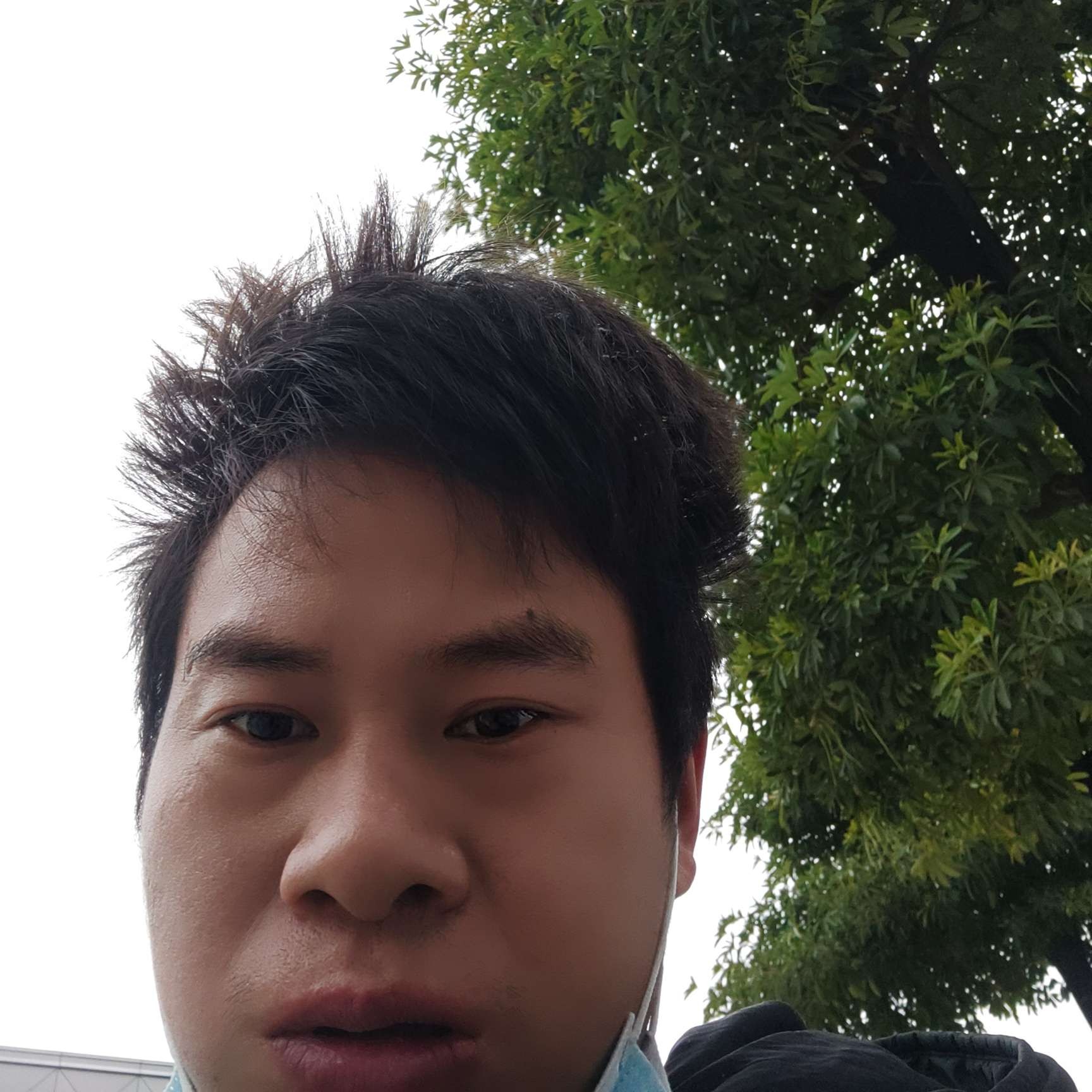 着急闻小笼包的照片