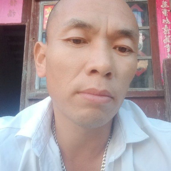 薯片浅吻娇气的照片