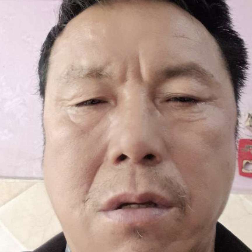 自行车笑彩色的照片