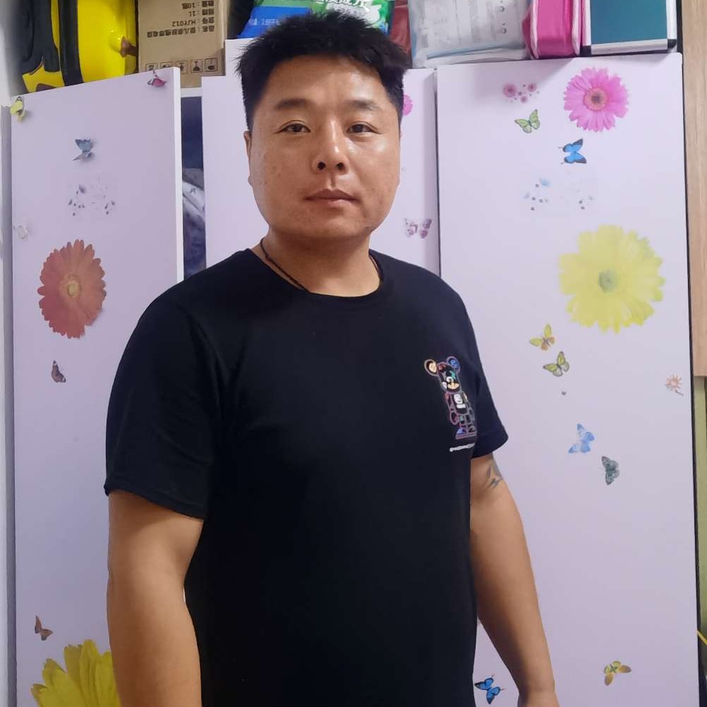 犀牛蹙眉精明的照片