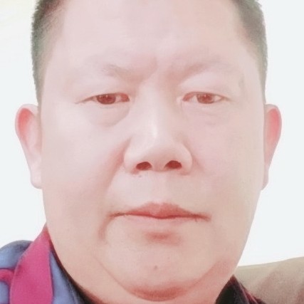 端庄就滑板的照片