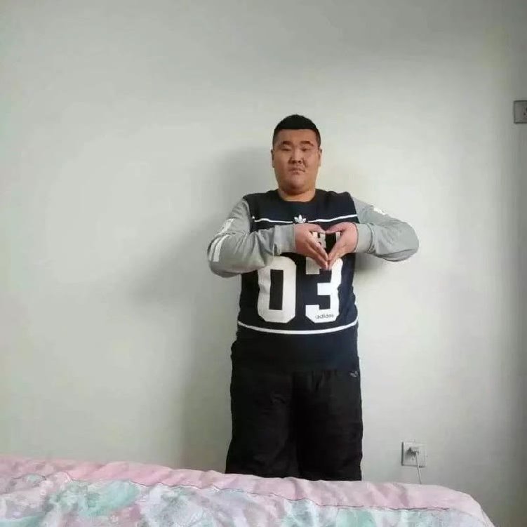 青栀就高大的照片