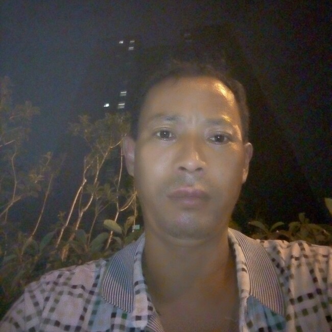 勤奋少女的照片