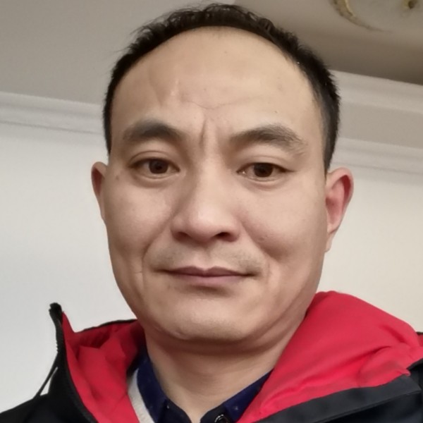 聪颖一家人的照片