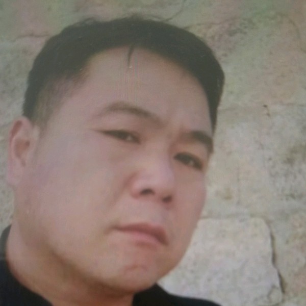 大，男孩的照片