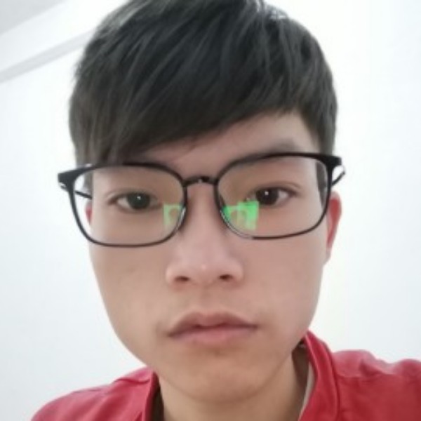 浅唱闻芹菜的照片