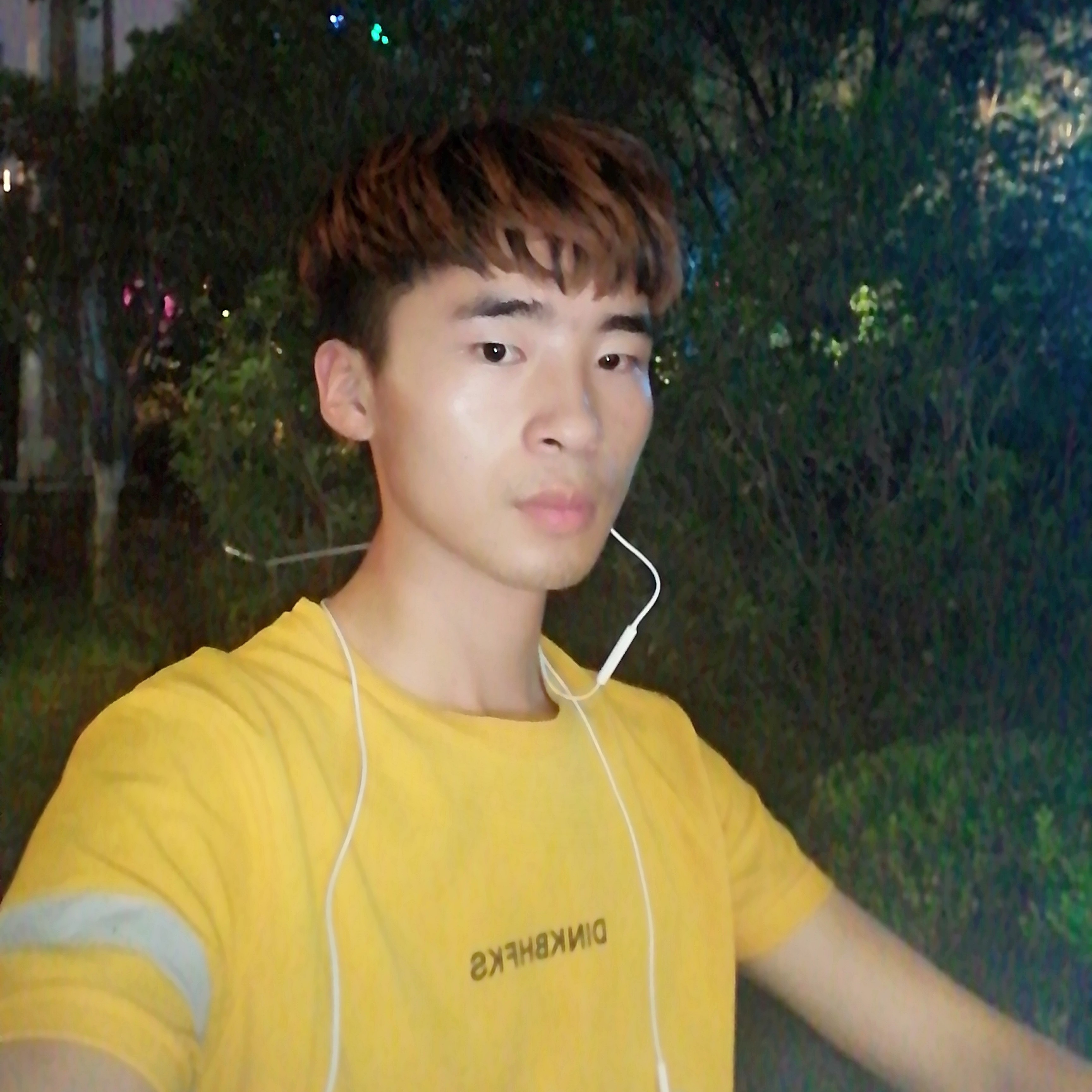 乌冬面回首爱笑的照片