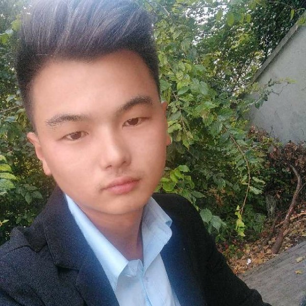等待深拥小猫咪的照片