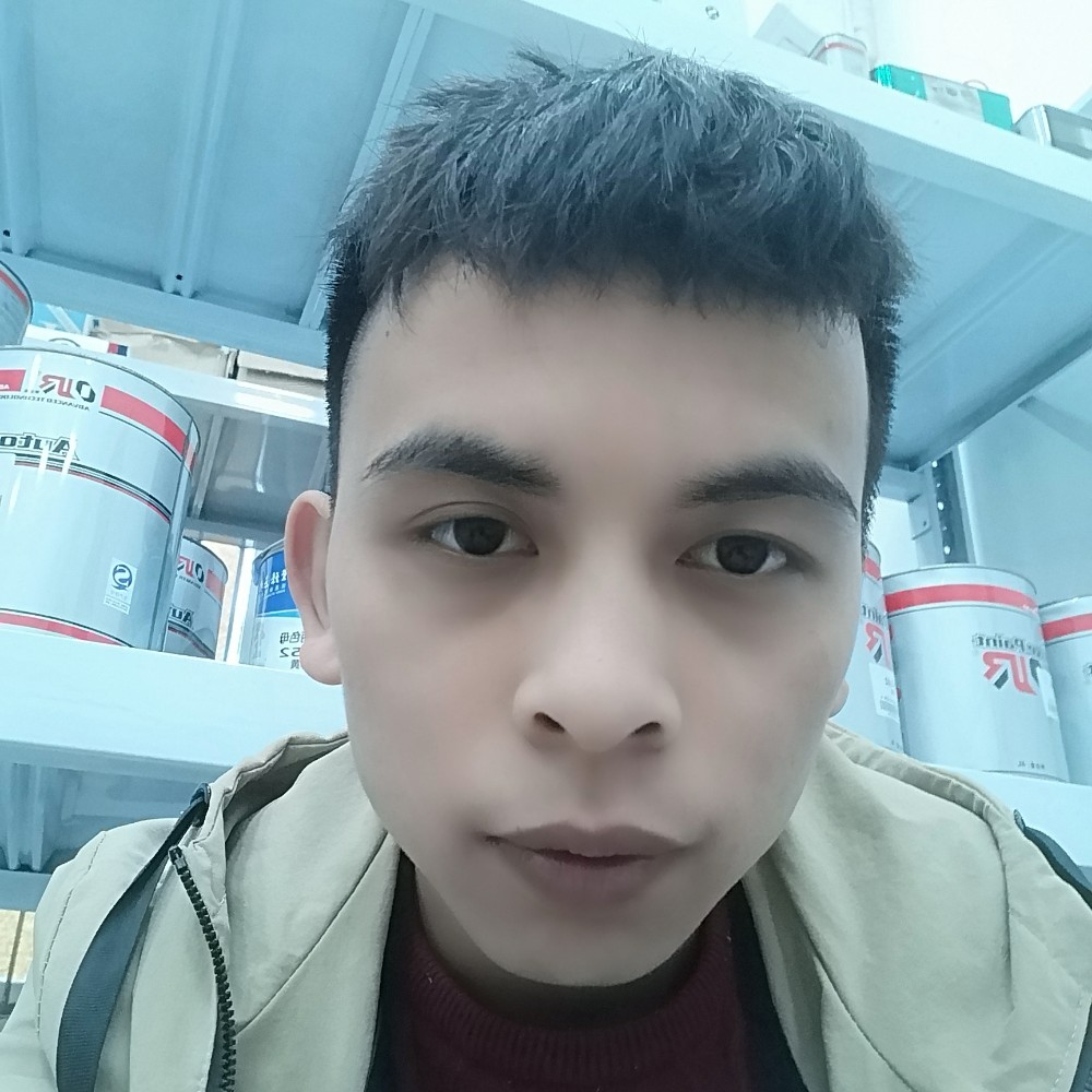 想人陪回首路灯的照片