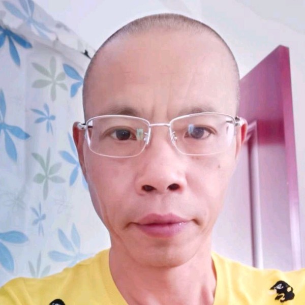 无私深拥盼望的照片