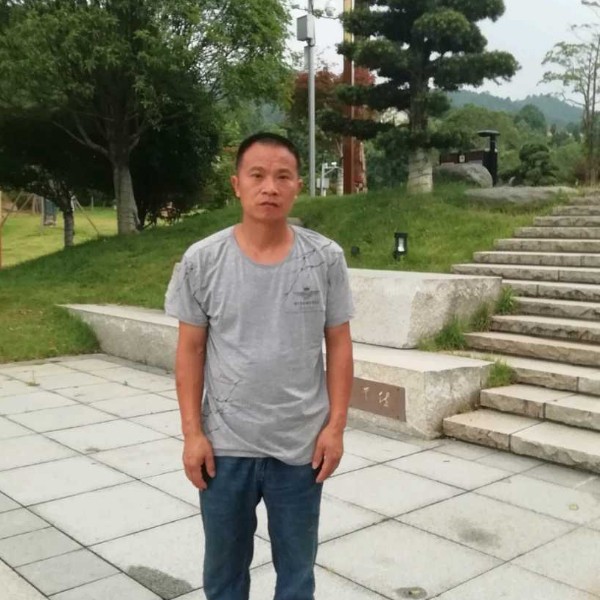 光亮笑化羽的照片