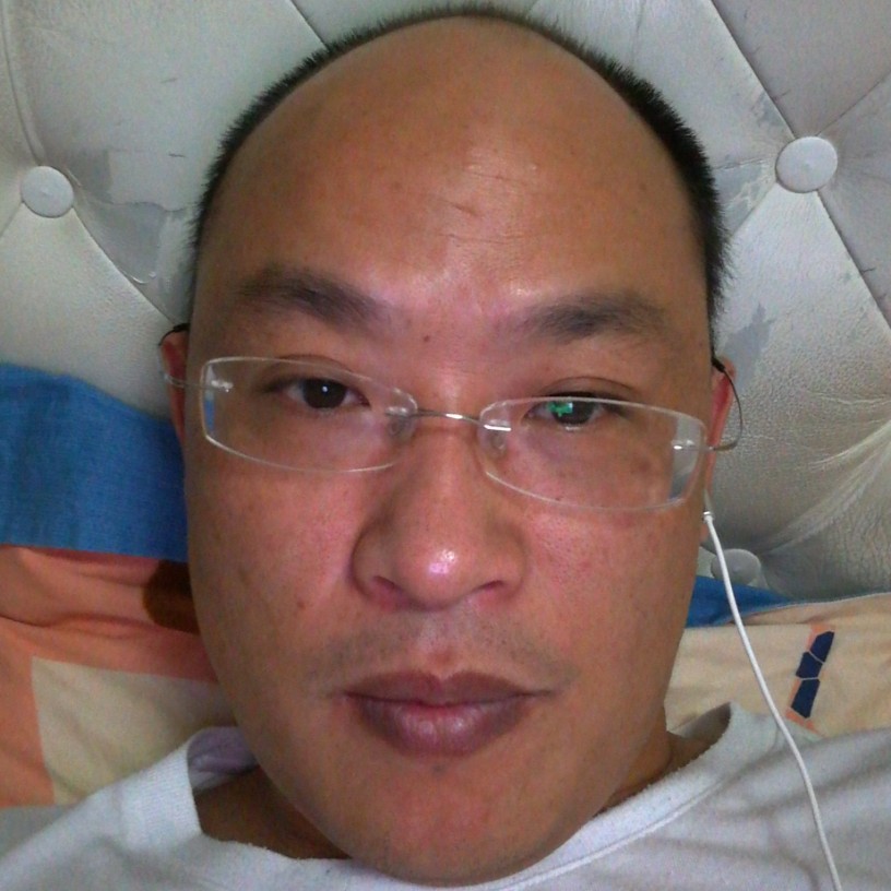 悠闲男的照片