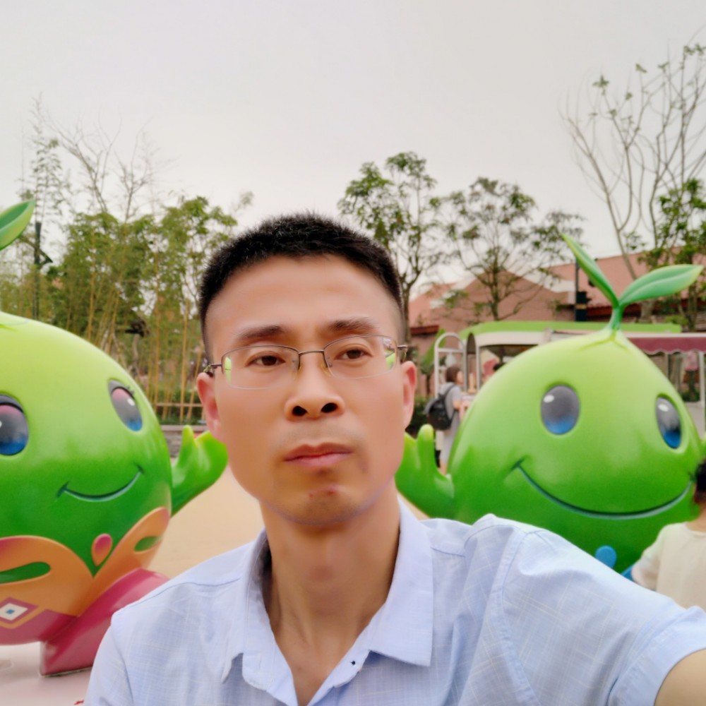 小伙说彼年的照片