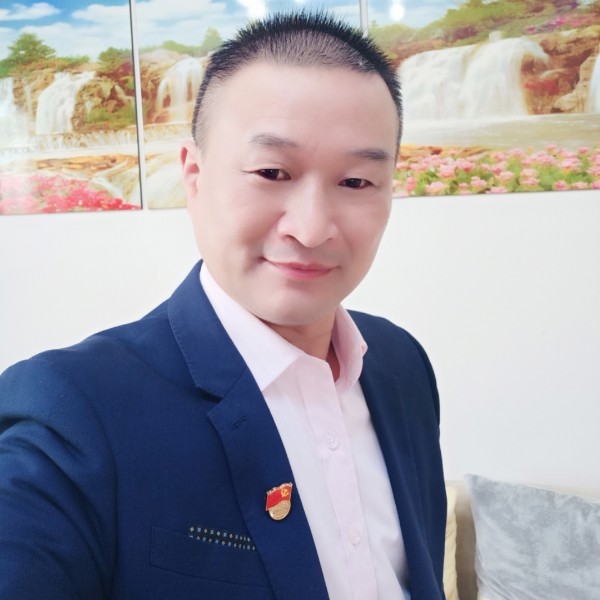 草原一雄鹰的照片