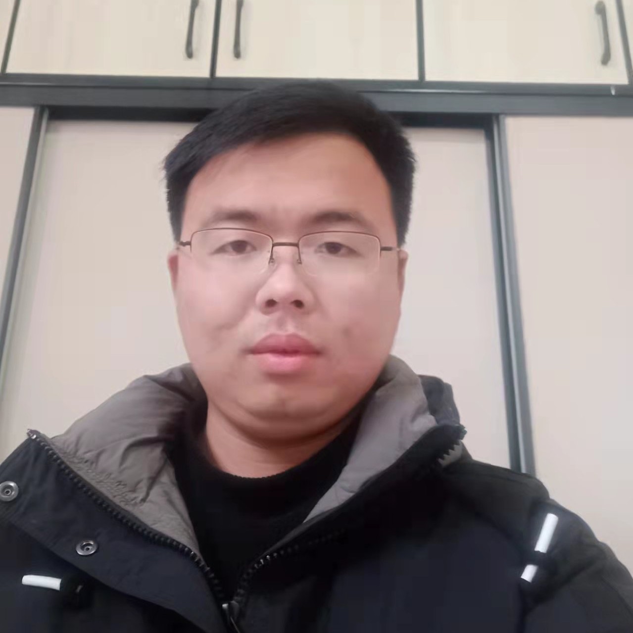 山顶小石头的照片