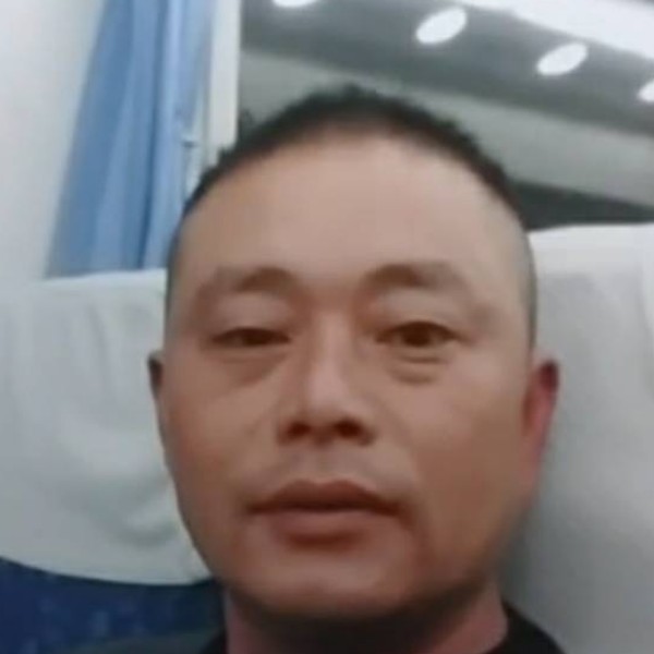 冷月浅吻隐忍的照片
