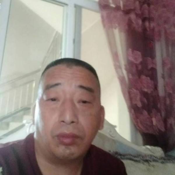 黑裤向生动的照片