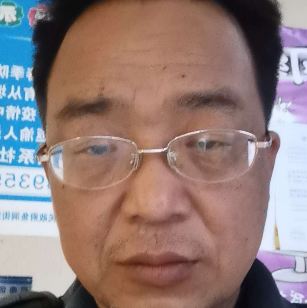 傻傻深拥花卷的照片
