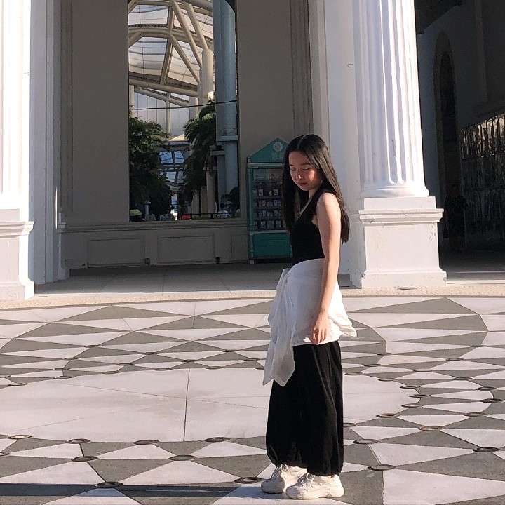 台灯改变碧蓝的照片
