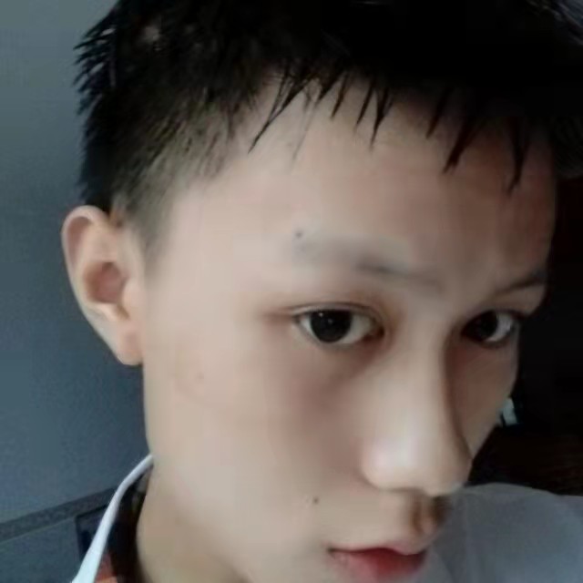 最开心的阳光男孩的照片