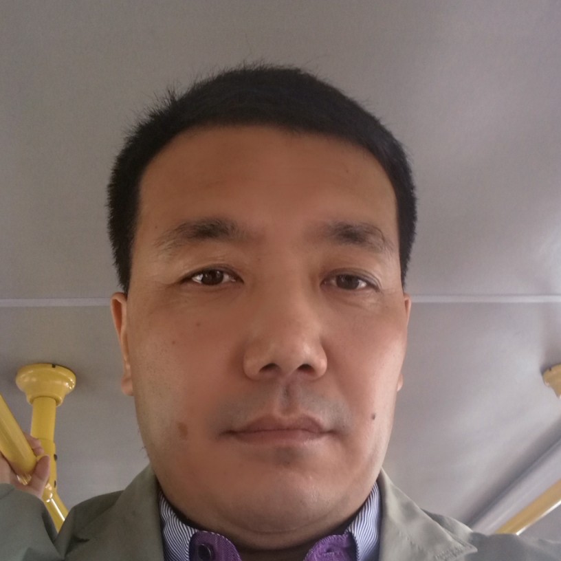 老男人草原狼的照片